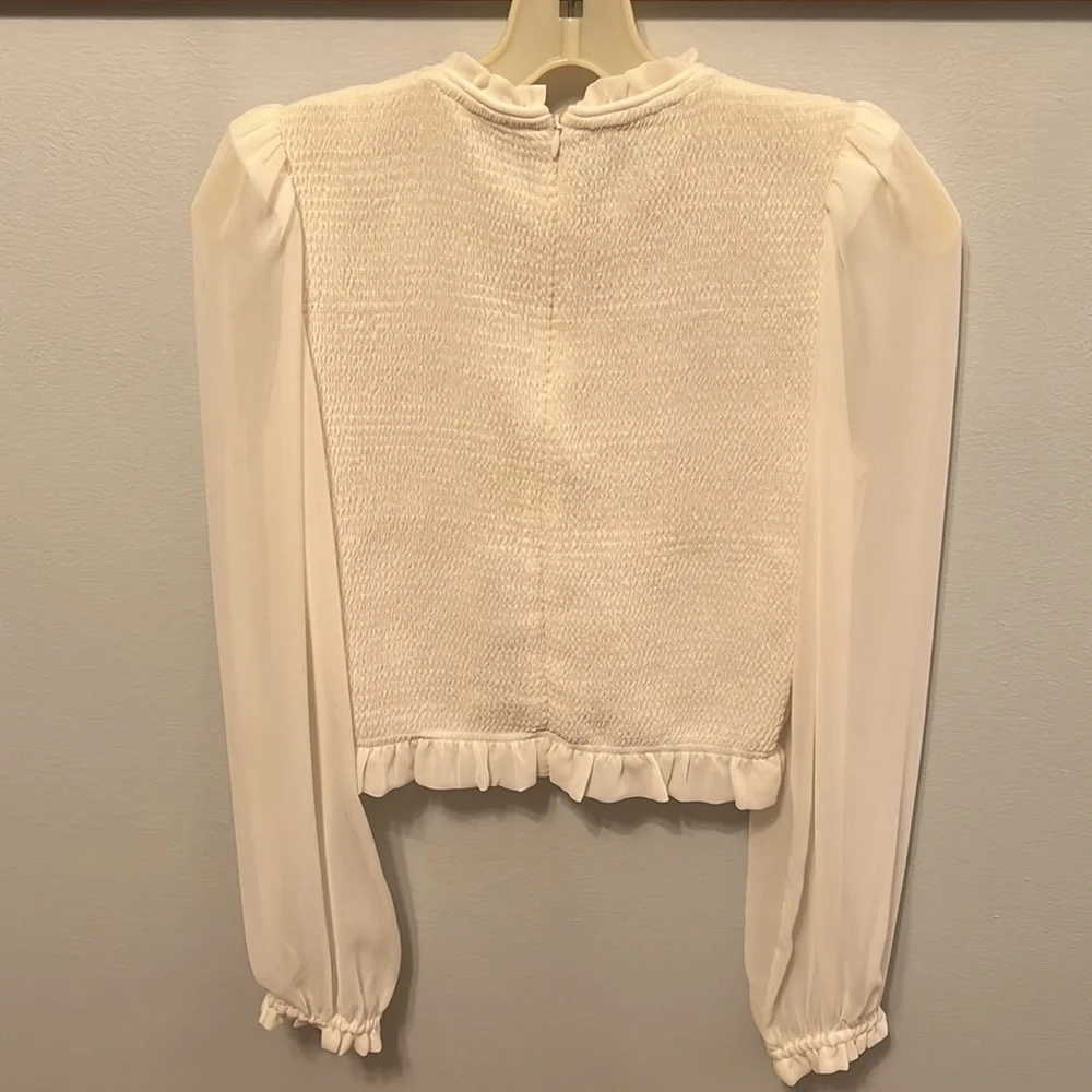 Aritzia reposhing this